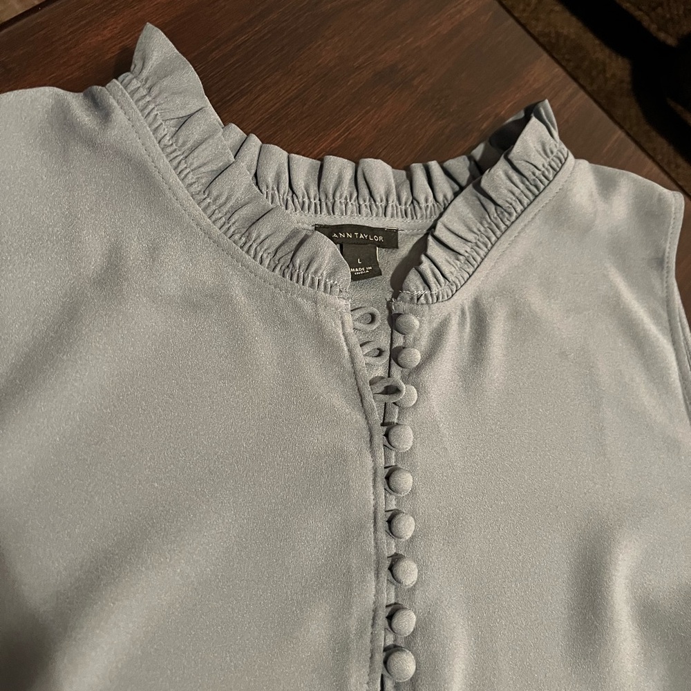 Ann Taylor Flowy/ Flirty Top/ Sleeveless Gray Top - Picture 3 of 5